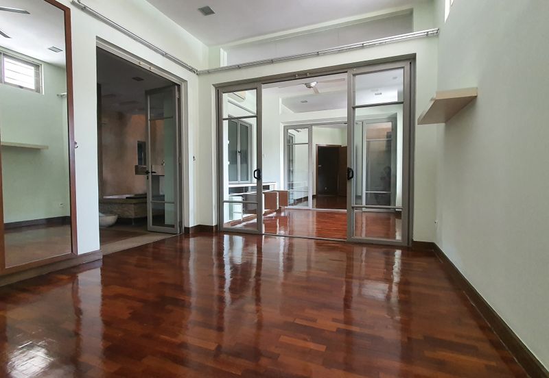 Bukit Jelutong, Jalan Titian, Shah Alam