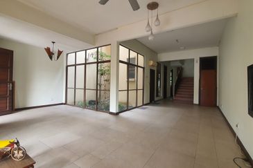 Bukit Jelutong, Lagenda I, Shah Alam