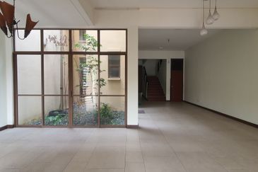 Bukit Jelutong, Lagenda I, Shah Alam