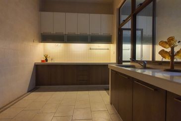 Bukit Jelutong, Lagenda I, Shah Alam