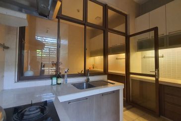 Bukit Jelutong, Lagenda I, Shah Alam