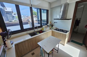 Bukit Jelutong (The Enclave)