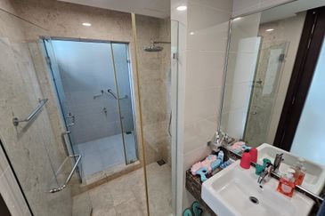 Bukit Jelutong (The Enclave)