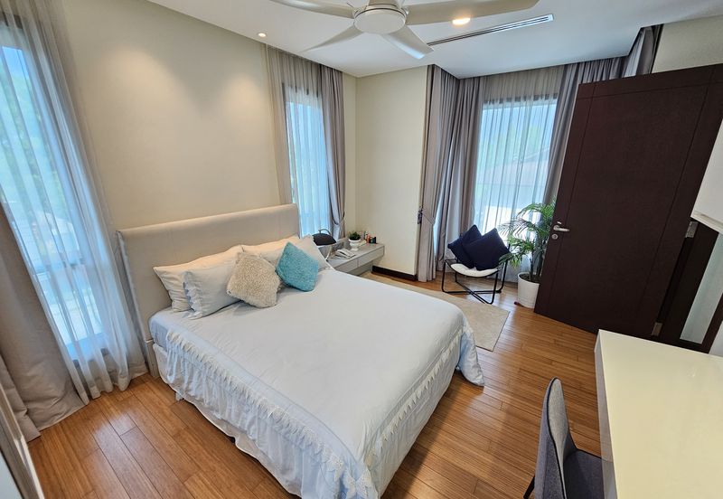 Bukit Jelutong (The Enclave)