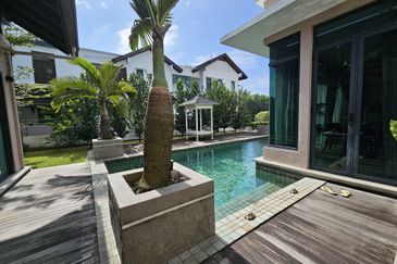 Bukit Jelutong (The Enclave)