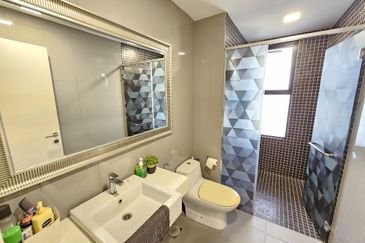 Bukit Jelutong ( Renai Residences )