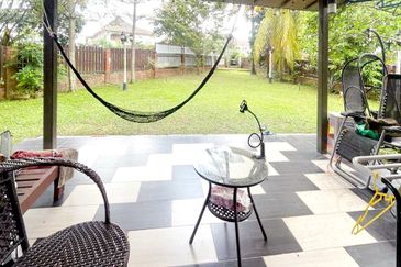 SL 10, Bandar Sungai Long