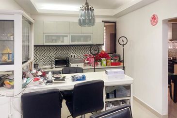 SL 10, Bandar Sungai Long