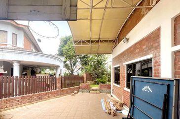 SL 10, Bandar Sungai Long