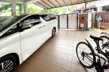 SL 10, Bandar Sungai Long