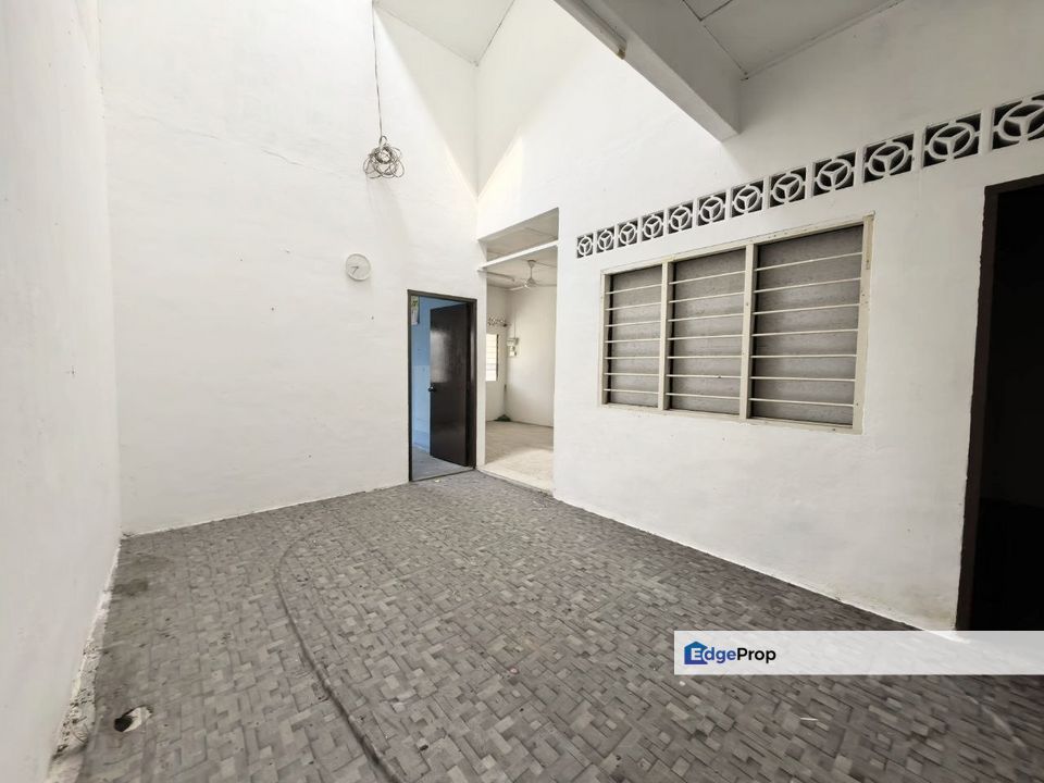 Taman Lambak Single Storey Terrace House, Johor, Kluang