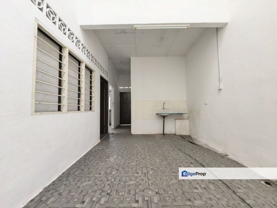 Taman Lambak Single Storey Terrace House, Johor, Kluang