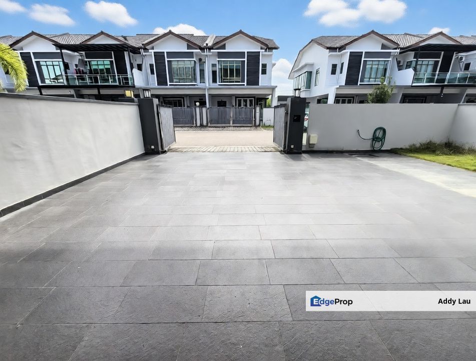 Taman Tasik Indah Double Storey Terrace House, Johor, Kluang