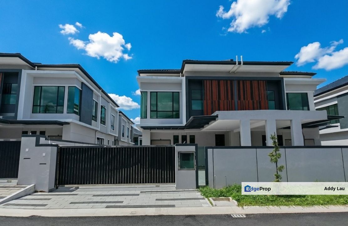 Taman Tasik Indah Double Storey Semi Cluster House for SALE, Johor, Kluang