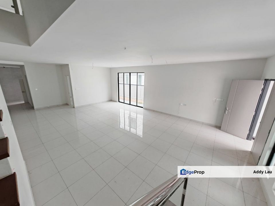 Taman Tasik Indah Double Storey Semi Cluster House for SALE, Johor, Kluang