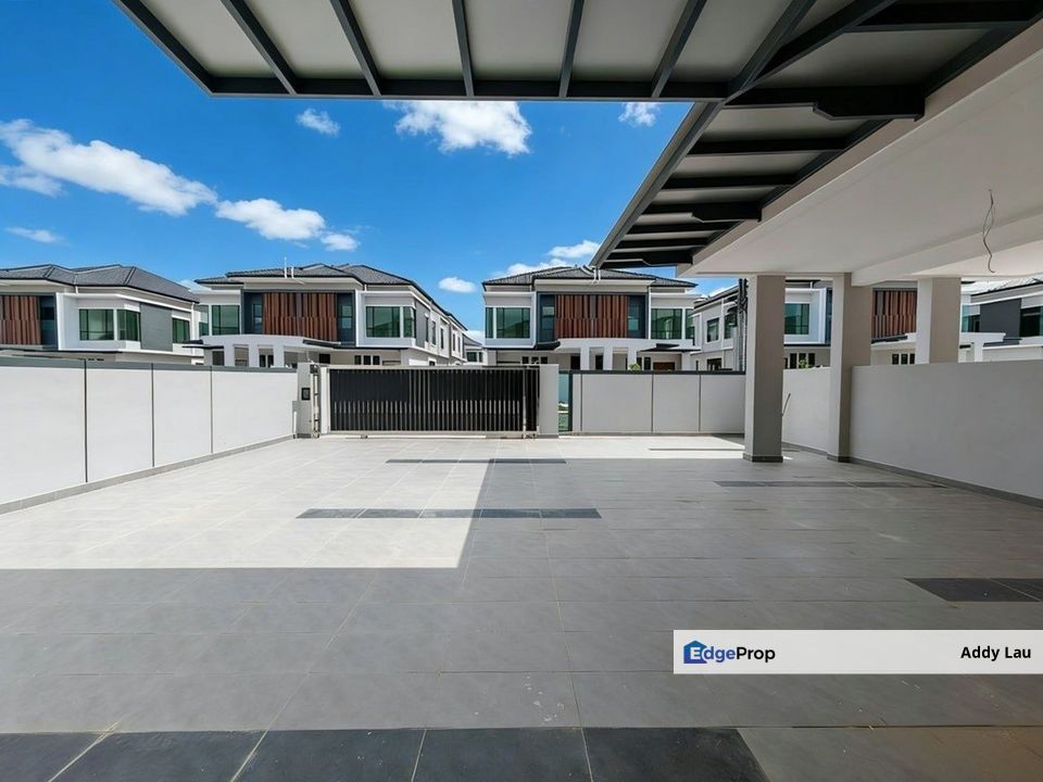 Taman Tasik Indah Double Storey Semi Cluster House for SALE, Johor, Kluang