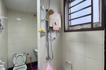 Bangunan Duta Impian (The Embassy Suites)