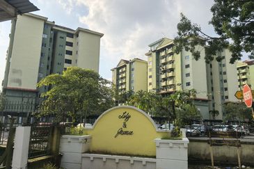 Lily & Jasmine Apartment