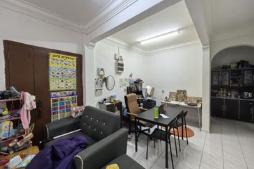 Lily & Jasmine Apartment