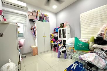 Dedaun Hijau (Greenfield Regency)