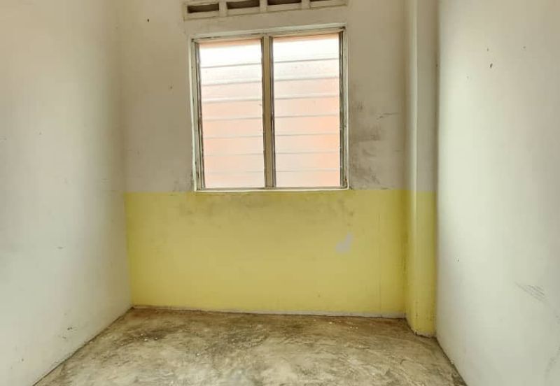 Taman Pulai Utama Flat