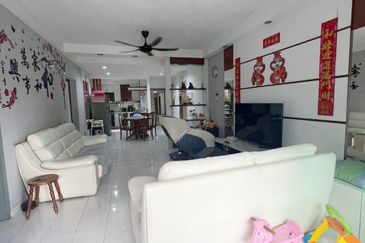 Bistari Impian Apartment @ Larkin