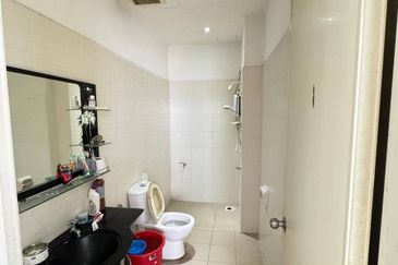 Maple Red, Adda Heights