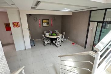 Maple Red, Adda Heights