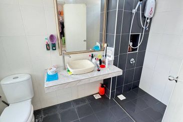 Maple Red, Adda Heights