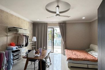 Maple Red, Adda Heights