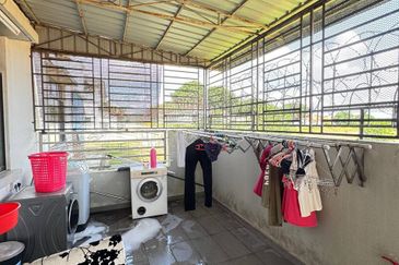 Maple Red, Adda Heights