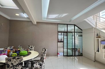 Maple Red, Adda Heights