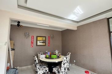 Maple Red, Adda Heights