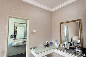 Maple Red, Adda Heights