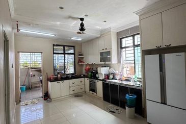 Maple Red, Adda Heights