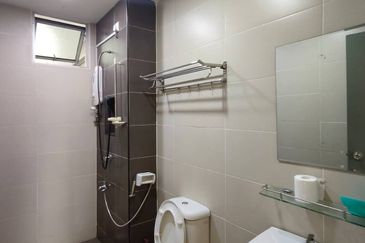 Eastbay Luxury Apartment