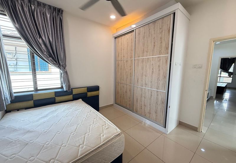 Maple Red, Adda Heights