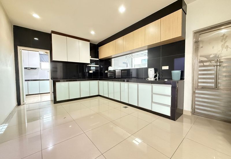 Maple Red, Adda Heights