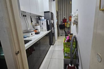 D'Summit Residences @ Kempas Utama