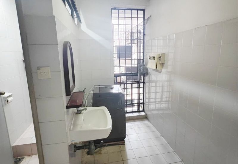 Aloha Tower Condominium