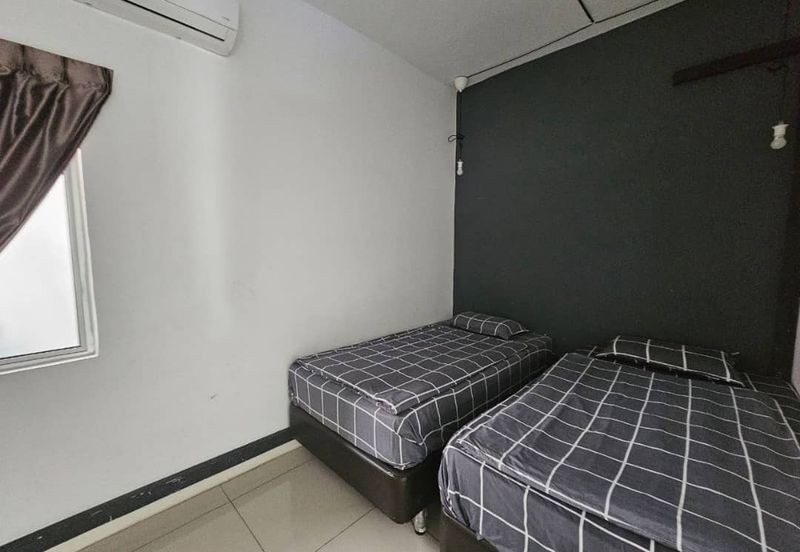 Dedaun Hijau (Greenfield Regency)