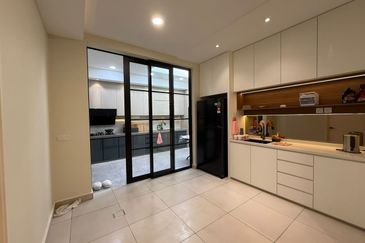 Sutera One @ Taman Sutera Utama, Skudai, 3 Storey Semi Detached For Sale,.Fully Renovated, Fully Furnish 