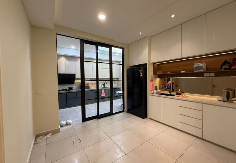 Sutera One @ Taman Sutera Utama, Skudai, 3 Storey Semi Detached For Sale,.Fully Renovated, Fully Furnish 