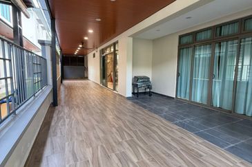 Sutera One @ Taman Sutera Utama, Skudai, 3 Storey Semi Detached For Sale,.Fully Renovated, Fully Furnish 