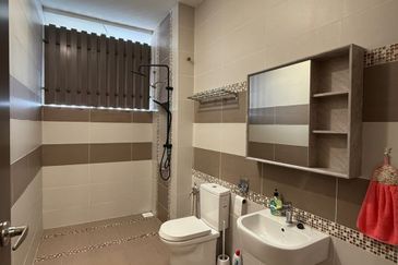 Sutera One @ Taman Sutera Utama, Skudai, 3 Storey Semi Detached For Sale,.Fully Renovated, Fully Furnish 