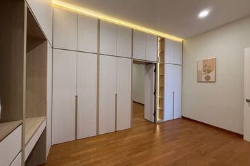 Sutera One @ Taman Sutera Utama, Skudai, 3 Storey Semi Detached For Sale,.Fully Renovated, Fully Furnish 