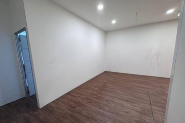 Taman Mount Austin @ 1st Floor Shoplot For Rent 