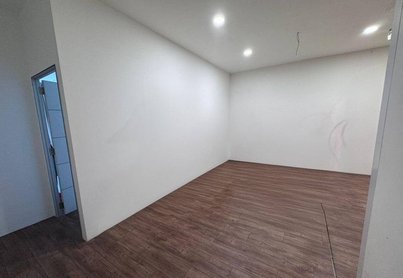 Taman Mount Austin @ 1st Floor Shoplot For Rent 