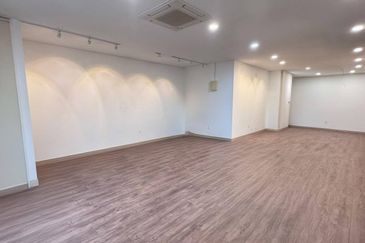 Taman Mount Austin @ 1st Floor Shoplot For Rent 