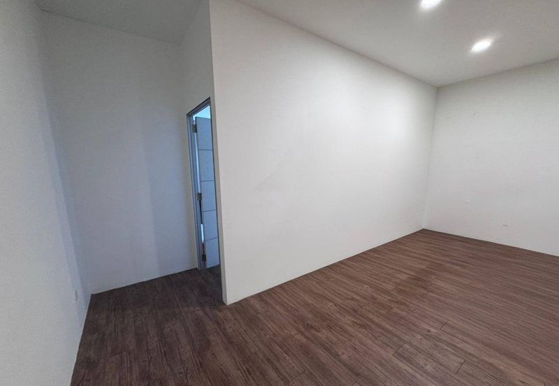 Taman Mount Austin @ 1st Floor Shoplot For Rent 